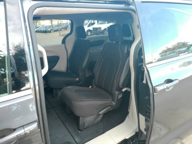 Used 2023 Chrysler Voyager LX FWD image 18