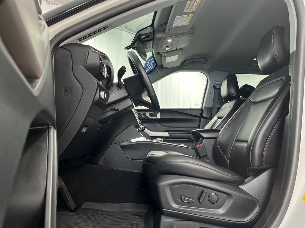 Used 2023 Ford Explorer XLT w/ Equipment Group 202A image 10