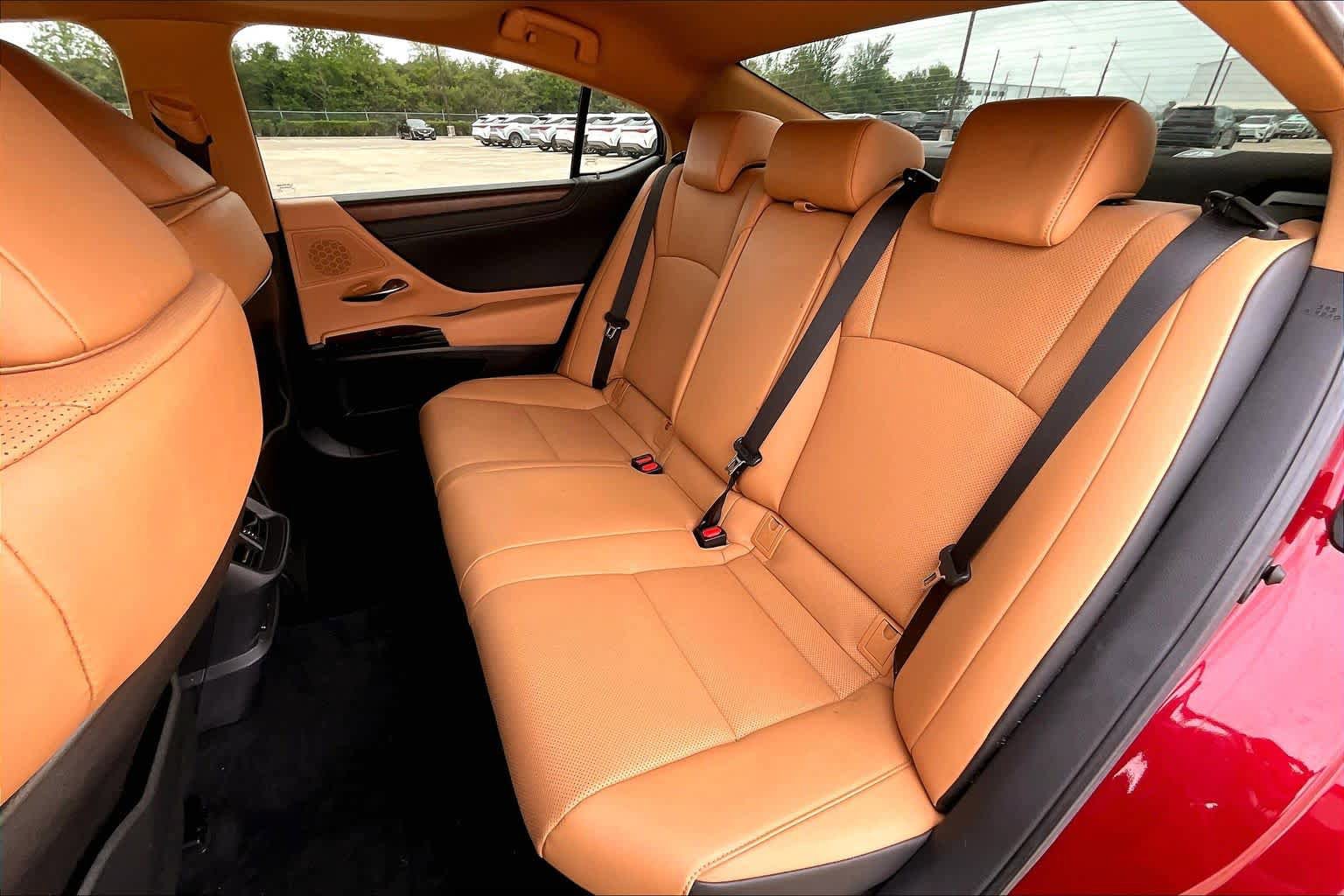 Certified 2025 Lexus ES 300h w/ Premium Package image 21