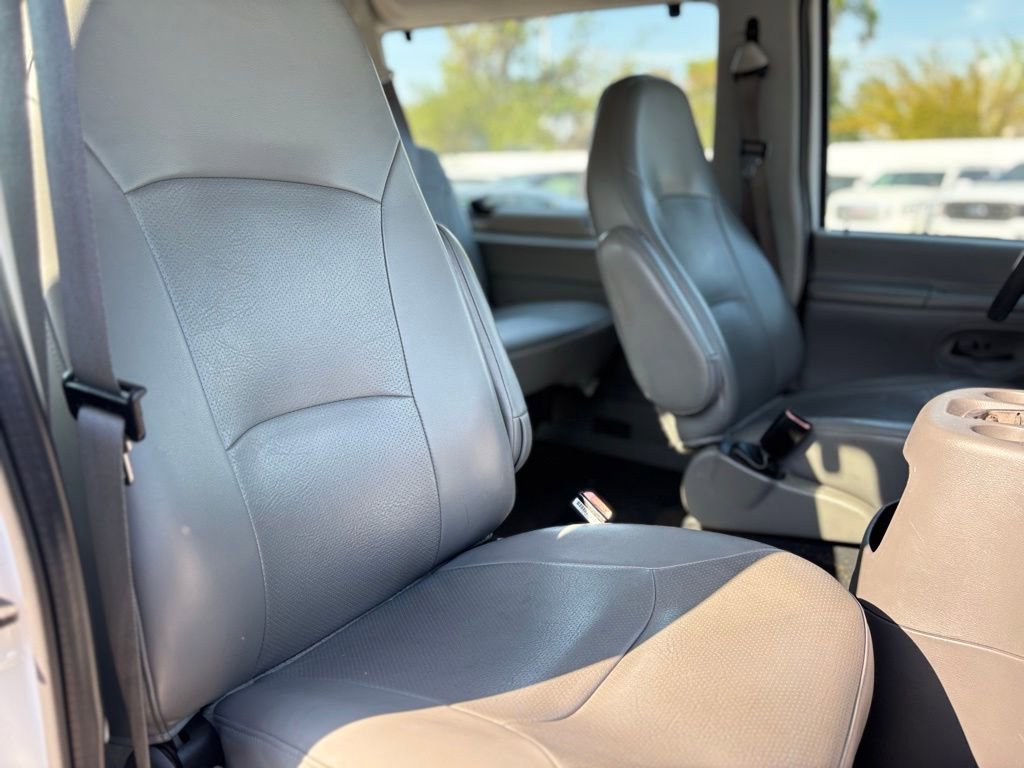 Used 2003 Ford E-350 and Econoline 350 XL RWD image 13