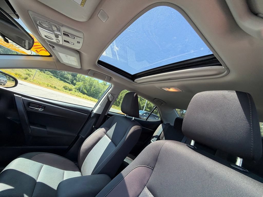 Used 2019 Toyota Corolla LE w/ LE Premium Package w/Moonroof FWD image 11