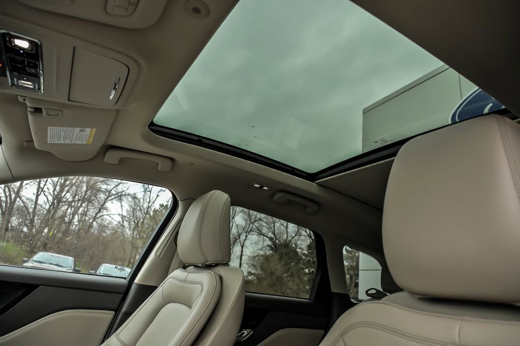 Used 2022 Lincoln Corsair AWD w/ Premium Package image 16