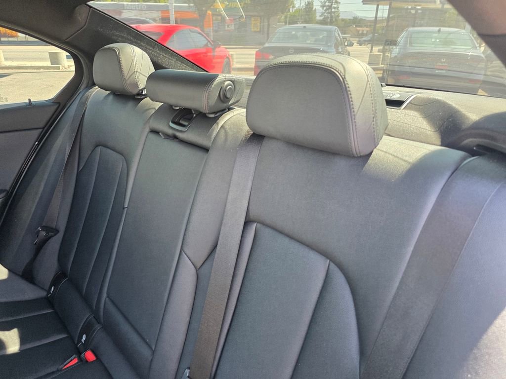 Used 2020 BMW 330i Sedan w/ Driving Assistance Package RWD image 15