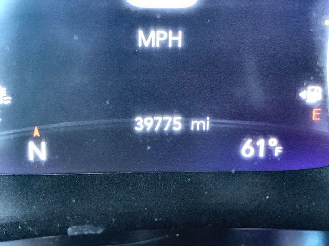 Used 2024 Chrysler Pacifica Touring-L image 15