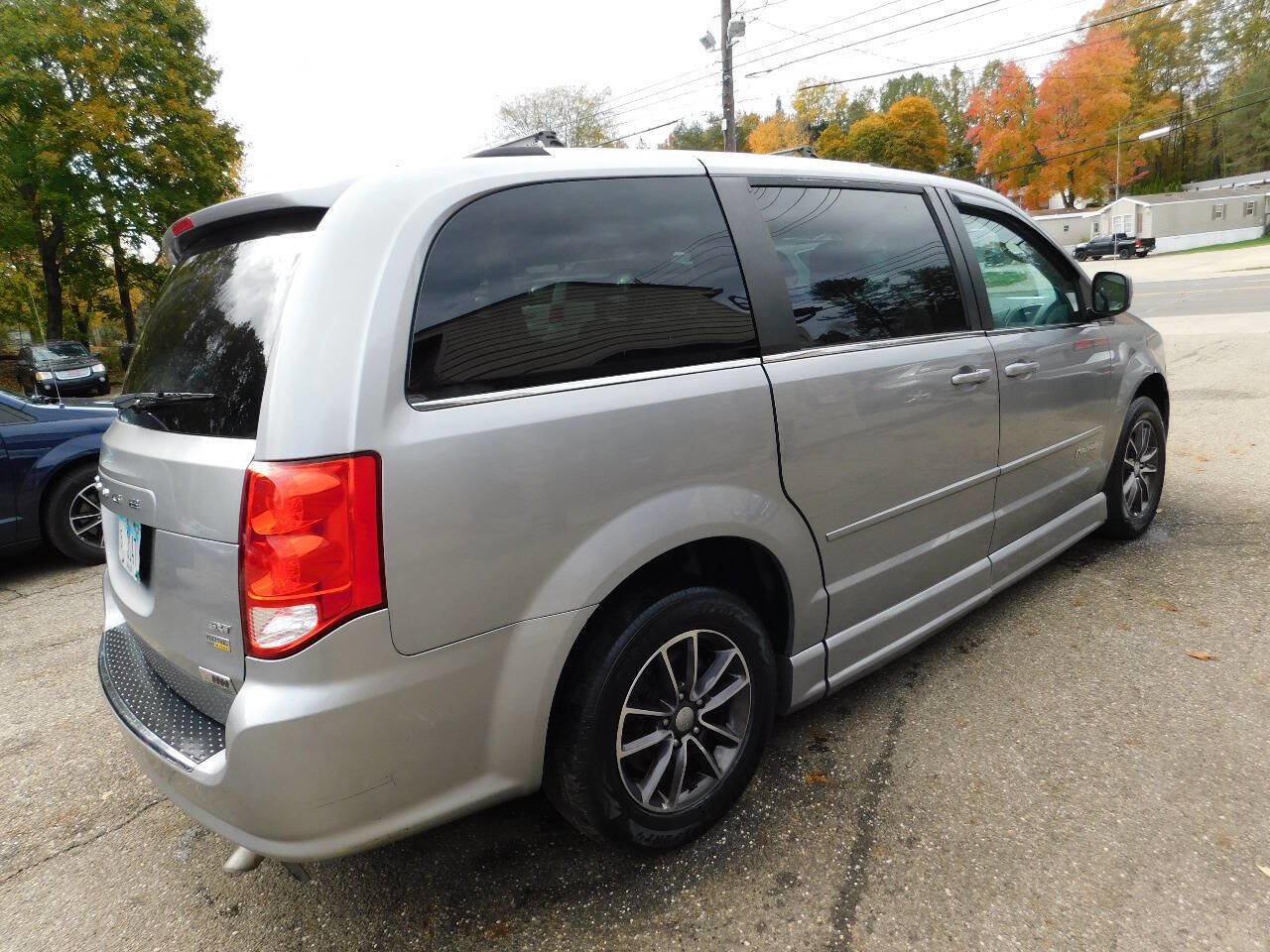 Used 2017 Dodge Grand Caravan SXT image 17
