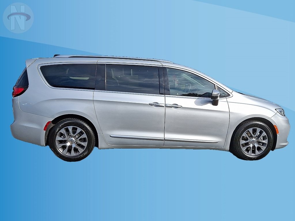 Certified 2023 Chrysler Pacifica Pinnacle FWD image 18