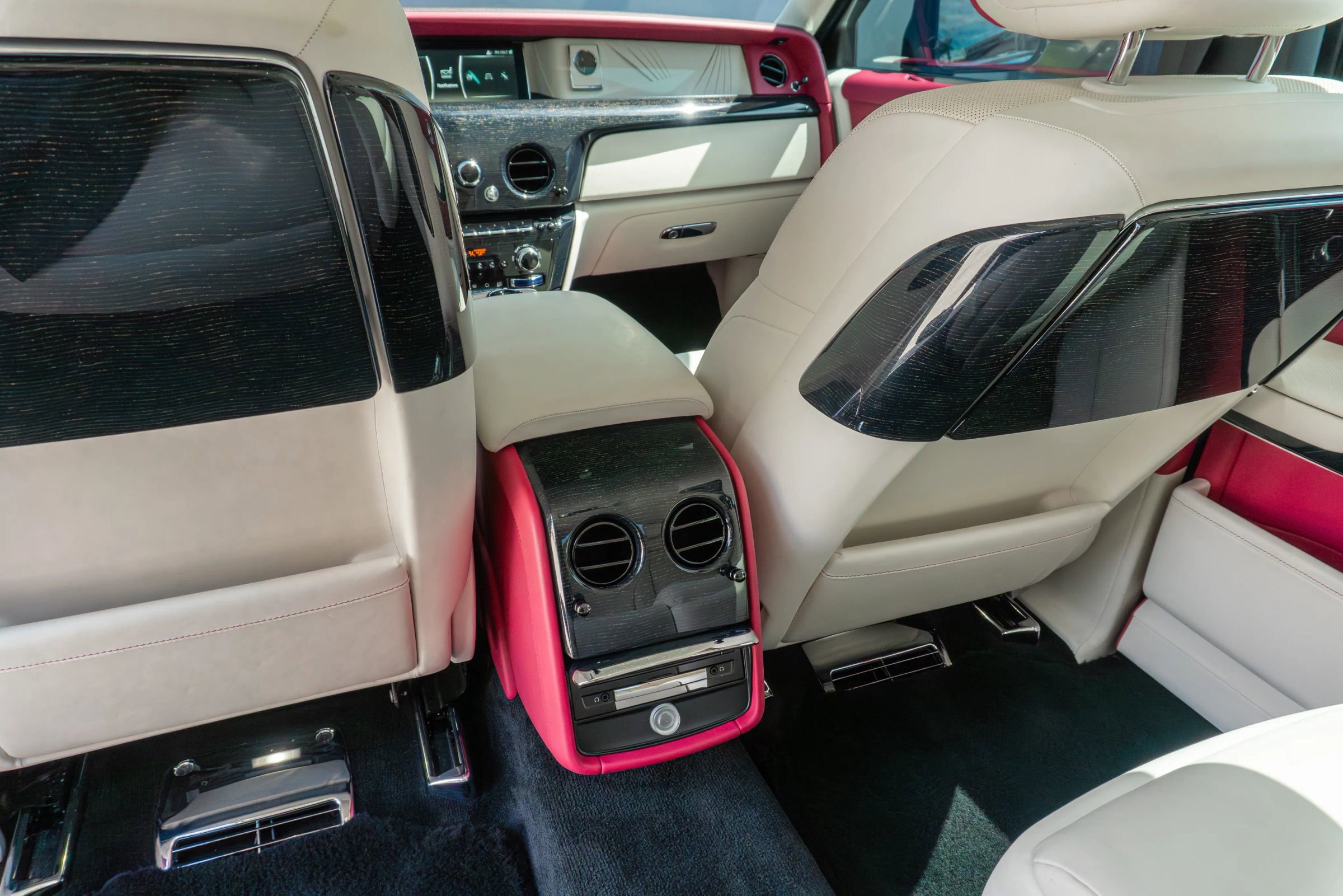 Used 2023 Rolls-Royce Phantom Sedan RWD image 69