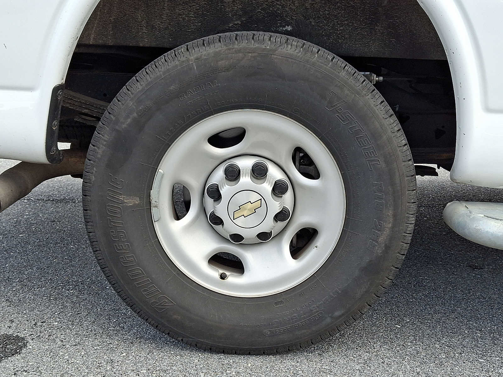 Used 2024 Chevrolet Express 2500 w/ Driver Convenience Package RWD image 9