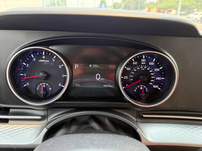 Certified 2023 Kia Carnival LX FWD image 11