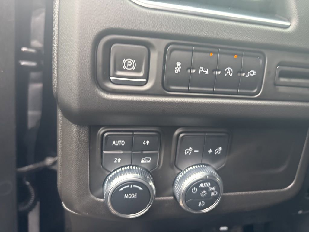 Used 2021 GMC Yukon XL SLE image 9