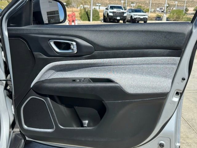 New 2025 Jeep Compass Latitude image 30