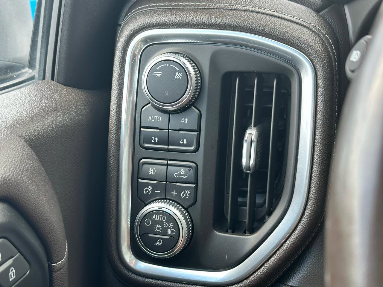 Used 2019 GMC Sierra 1500 SLT w/ SLT Premium Plus Package AWD/4WD image 46