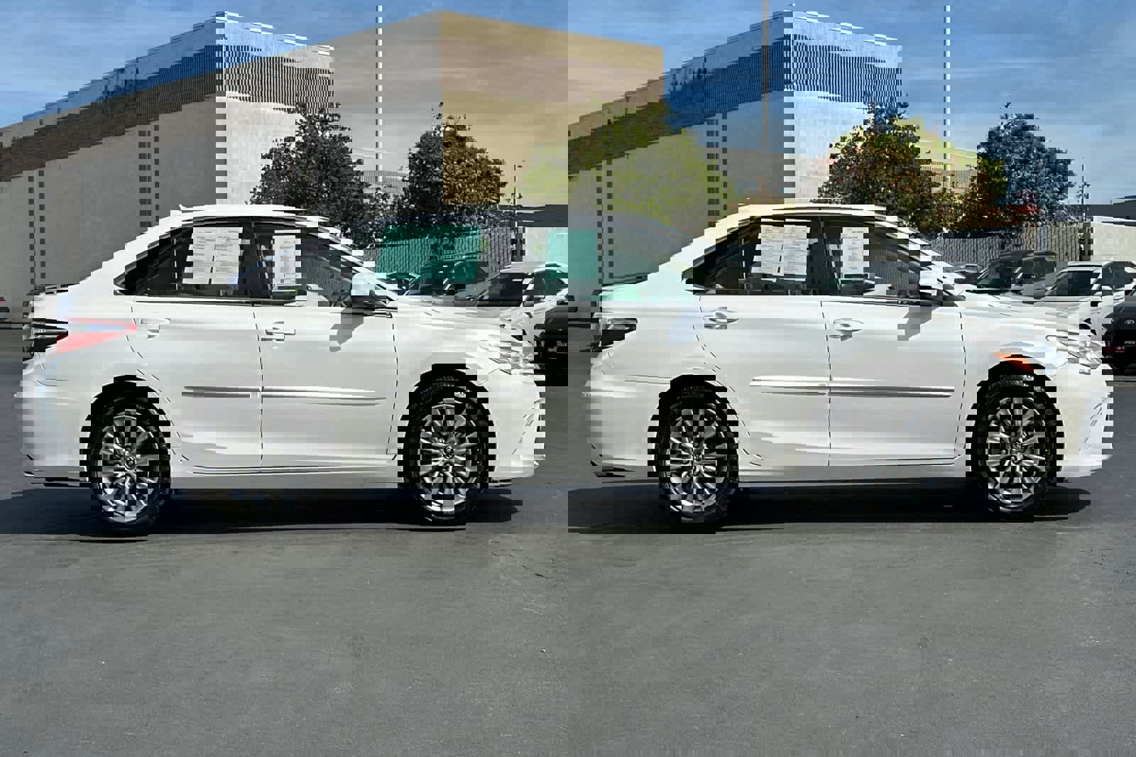 Used 2017 Toyota Camry XLE image 6