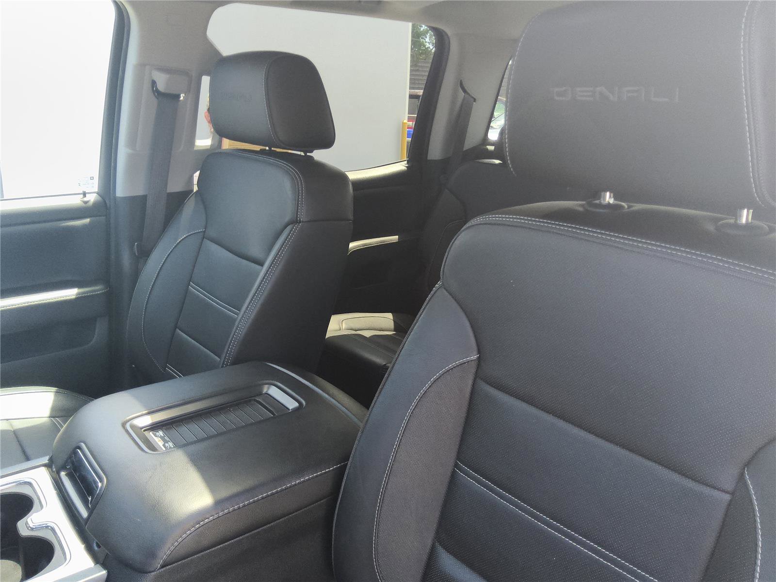 Used 2017 GMC Sierra 1500 Denali w/ Denali Ultimate Package AWD/4WD image 18