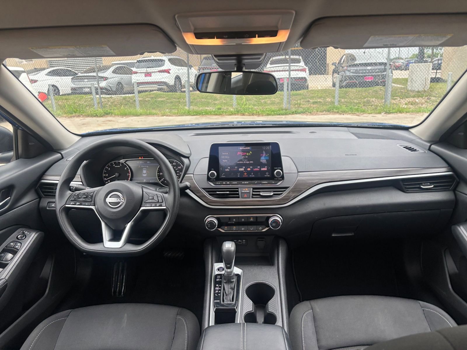 Used 2025 Nissan Altima 2.5 SV FWD image 33