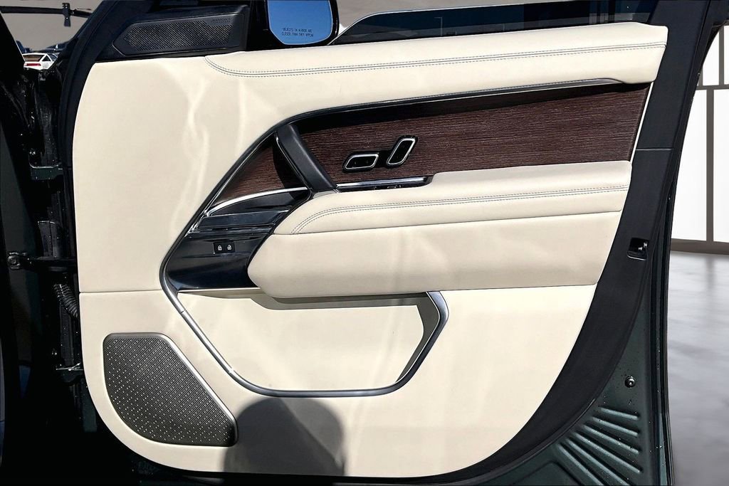 Used 2023 Land Rover Range Rover Autobiography image 19