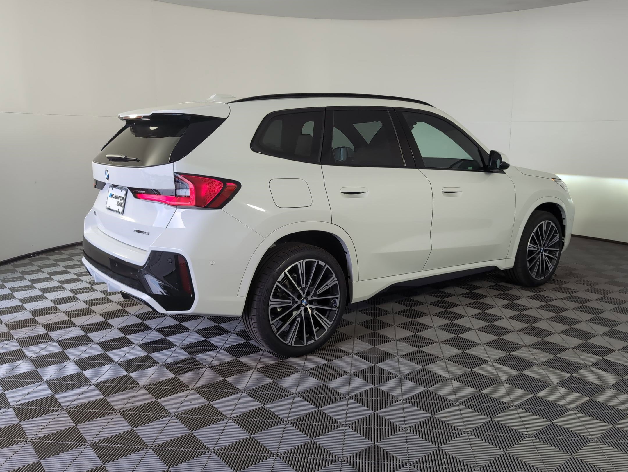 Used 2026 BMW X1 xDrive28i w/ Technology Package image 7