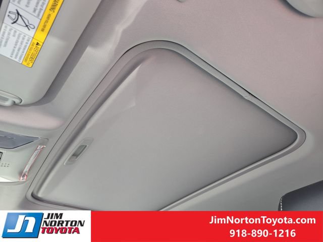 Used 2025 Toyota RAV4 XLE Premium AWD/4WD image 27
