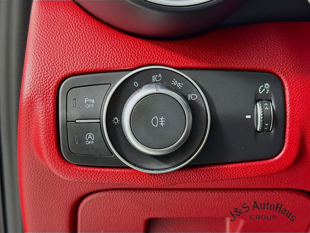 Used 2019 Alfa Romeo Giulia Quadrifoglio w/ Driver Assist Dynamic Package RWD image 10