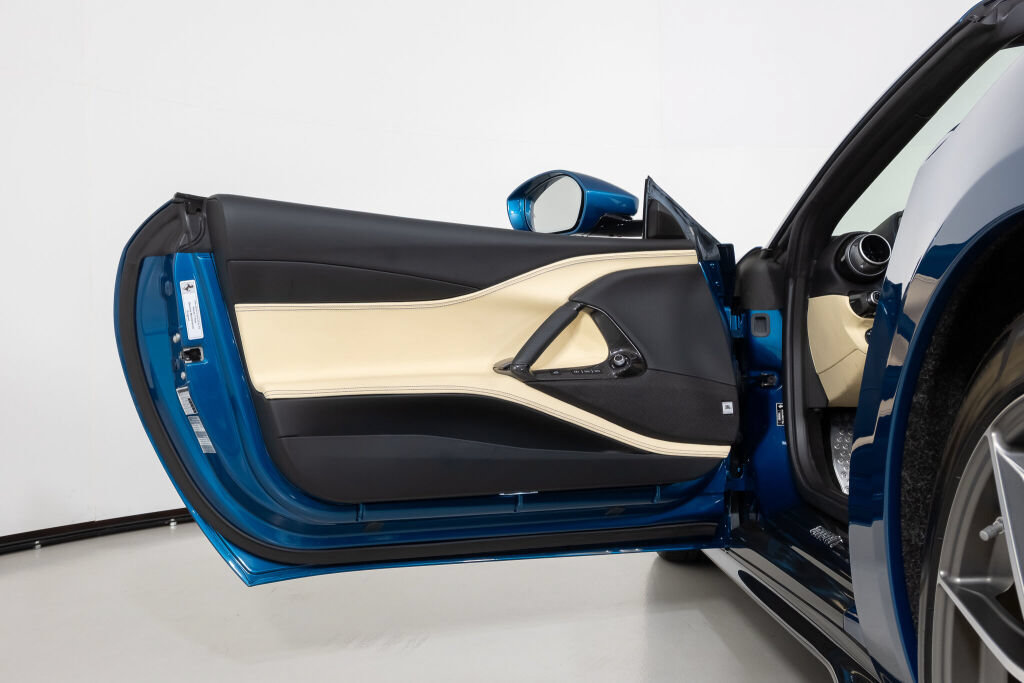 Used 2021 Ferrari 812 GTS RWD image 35