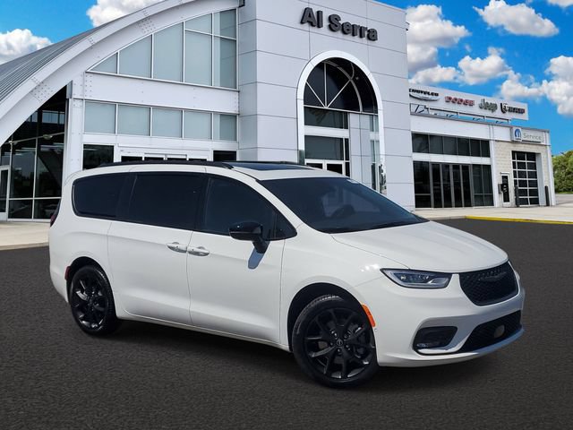 New 2026 Chrysler Pacifica Limited w/ S Appearance Package AWD/4WD image 1