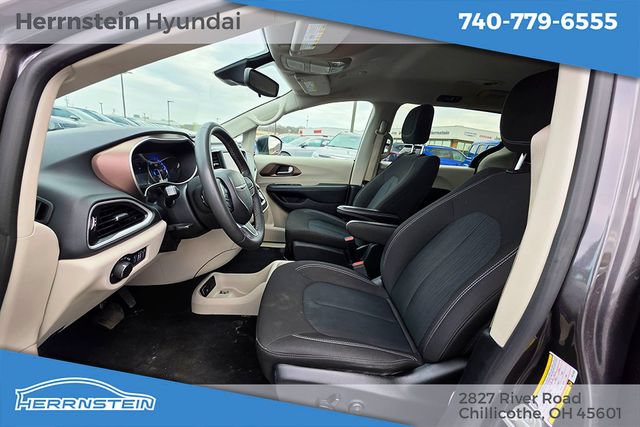Used 2023 Chrysler Voyager LX FWD image 21