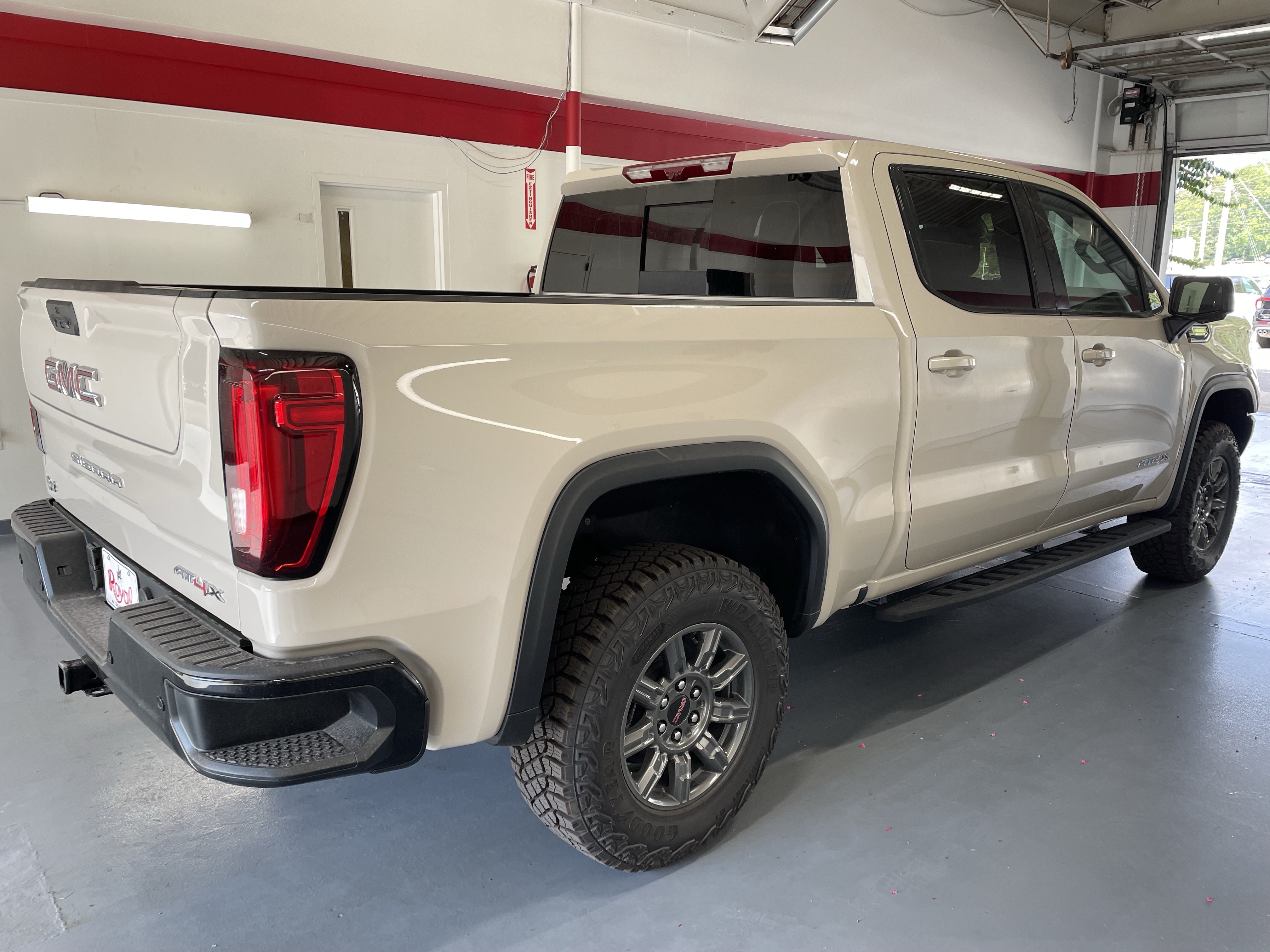 New 2026 GMC Sierra 1500 AT4X w/ LPO, Black Badging Package AWD/4WD image 4