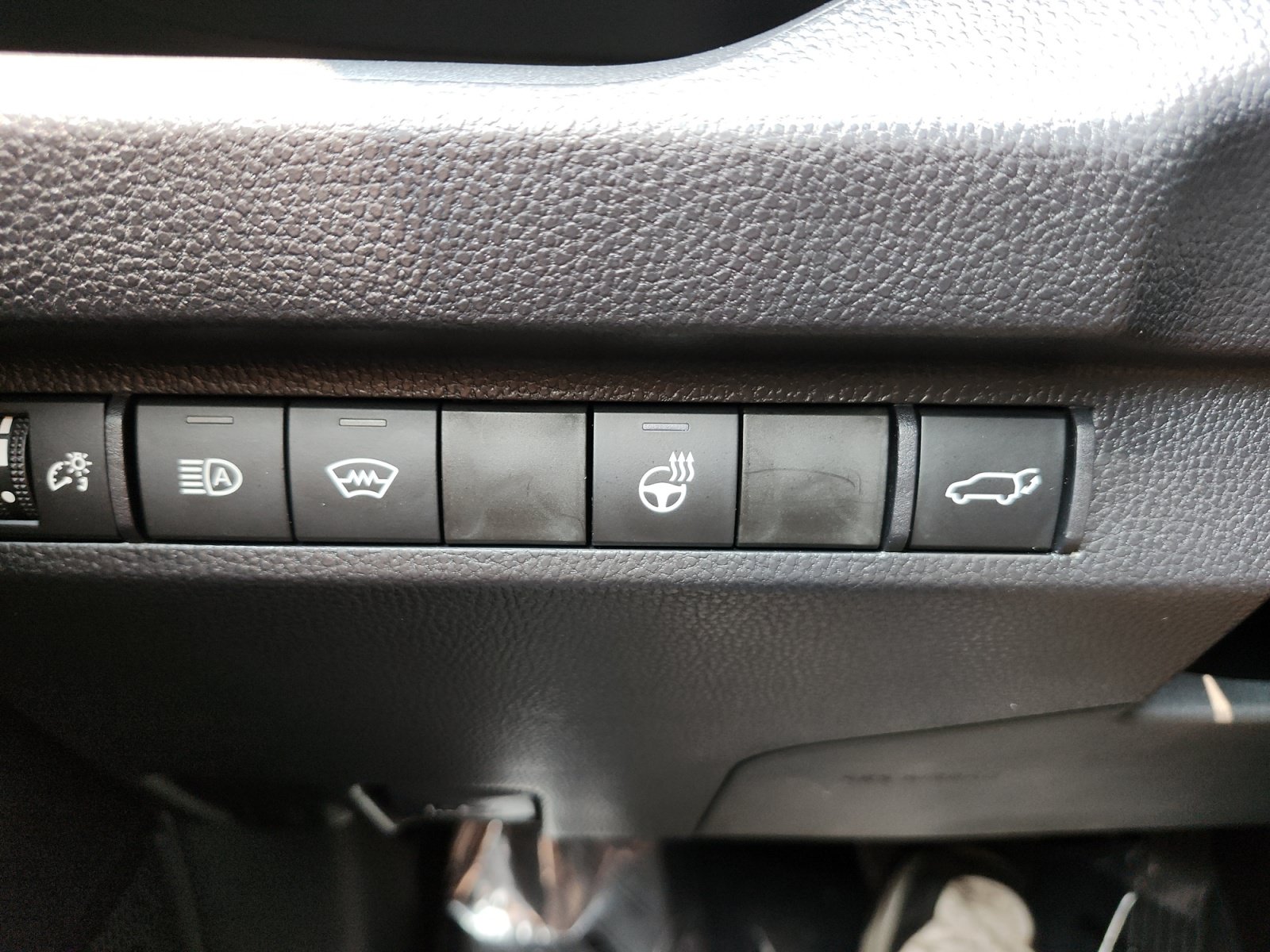 Used 2025 Toyota RAV4 XLE w/ Convenience Package AWD/4WD image 27