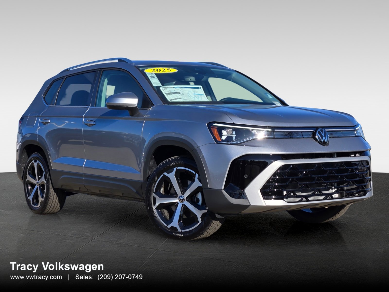 New 2025 Volkswagen Taos SEL image 1