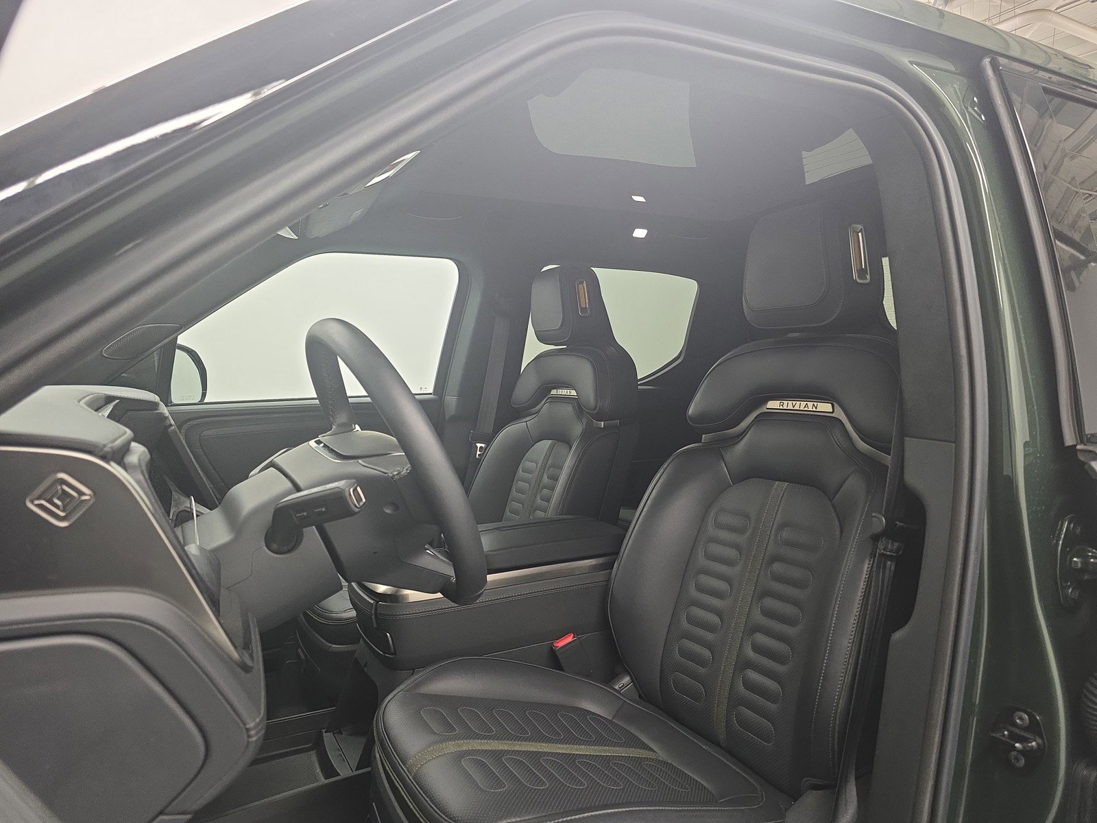 Used 2024 Rivian R1T Adventure AWD/4WD image 20