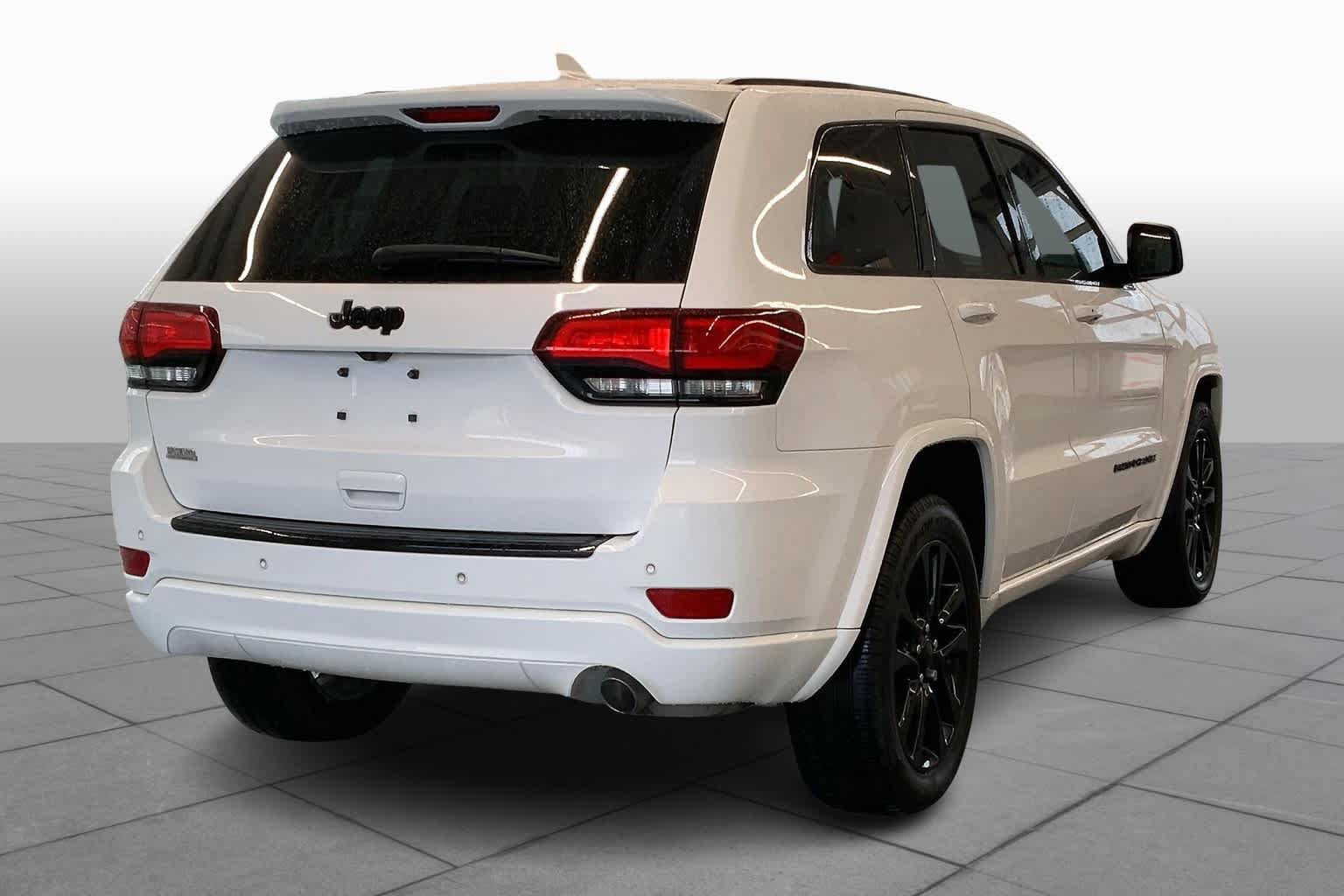 Used 2018 Jeep Grand Cherokee Altitude RWD image 13