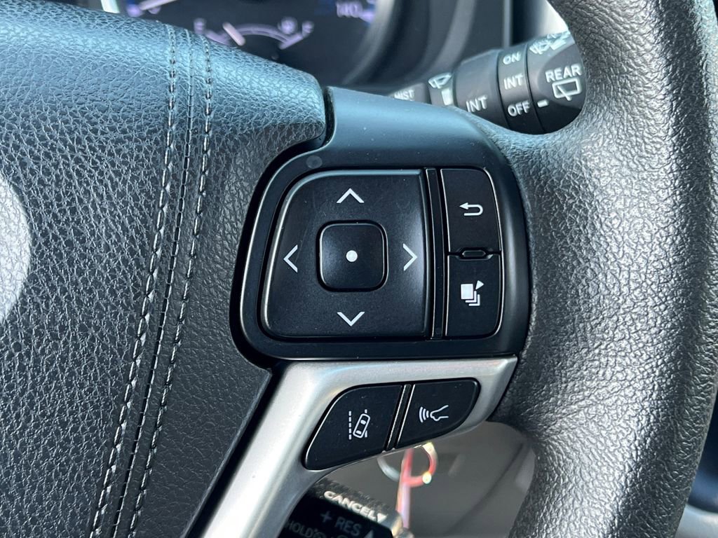 Used 2018 Toyota Highlander LE AWD/4WD image 26