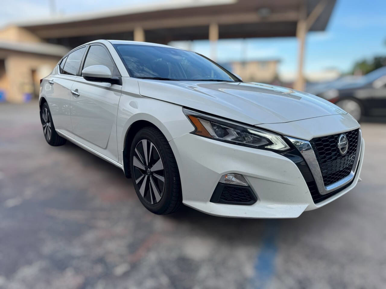 Used 2021 Nissan Altima 2.5 SV w/ SV Premium Package image 16