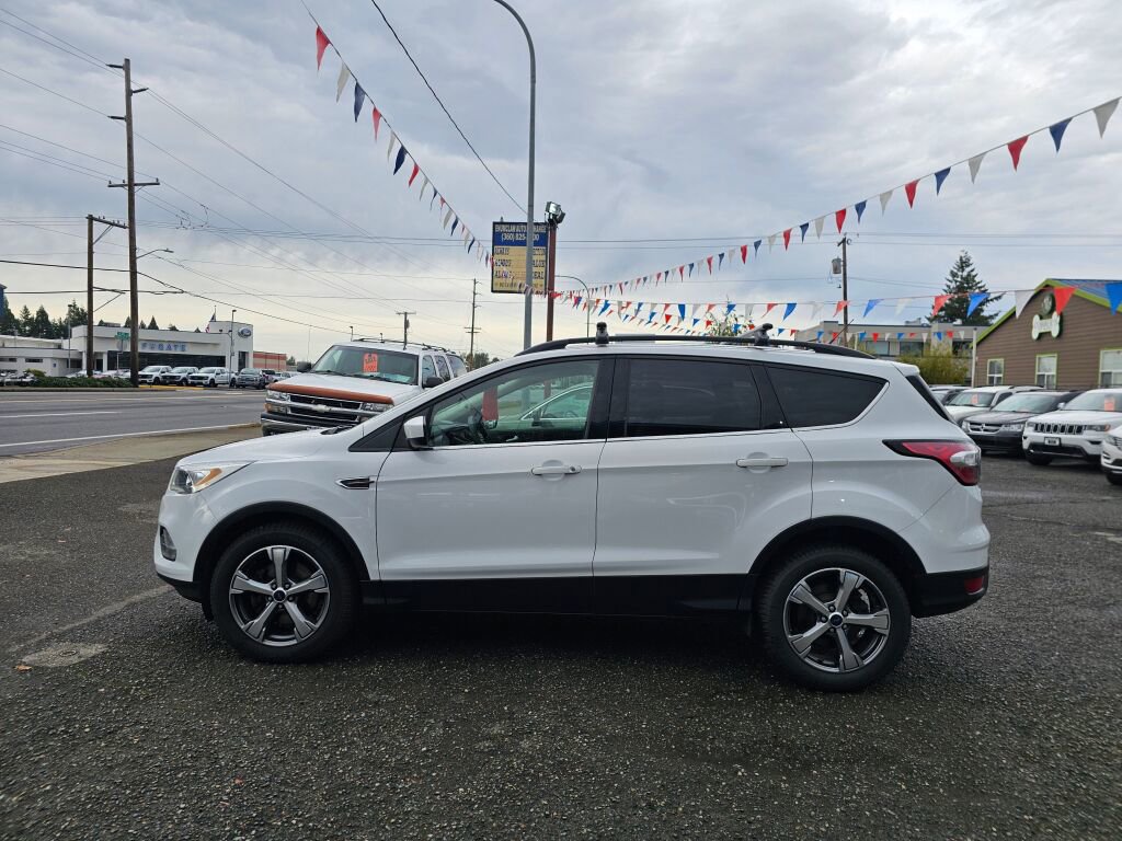 Used 2017 Ford Escape SE w/ Equipment Group 201A image 4