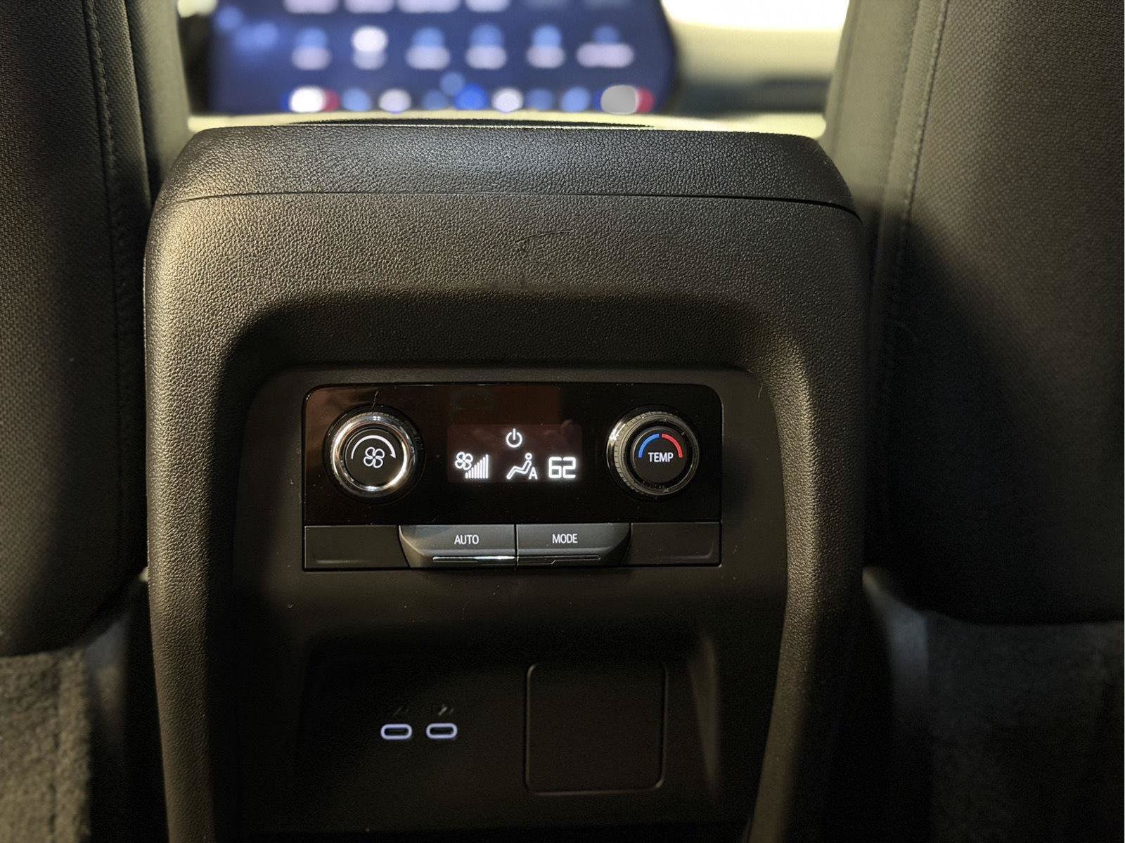 Used 2025 Chevrolet Traverse LT AWD/4WD image 28