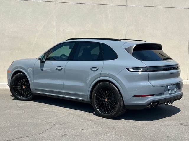 Used 2025 Porsche Cayenne S AWD/4WD image 6
