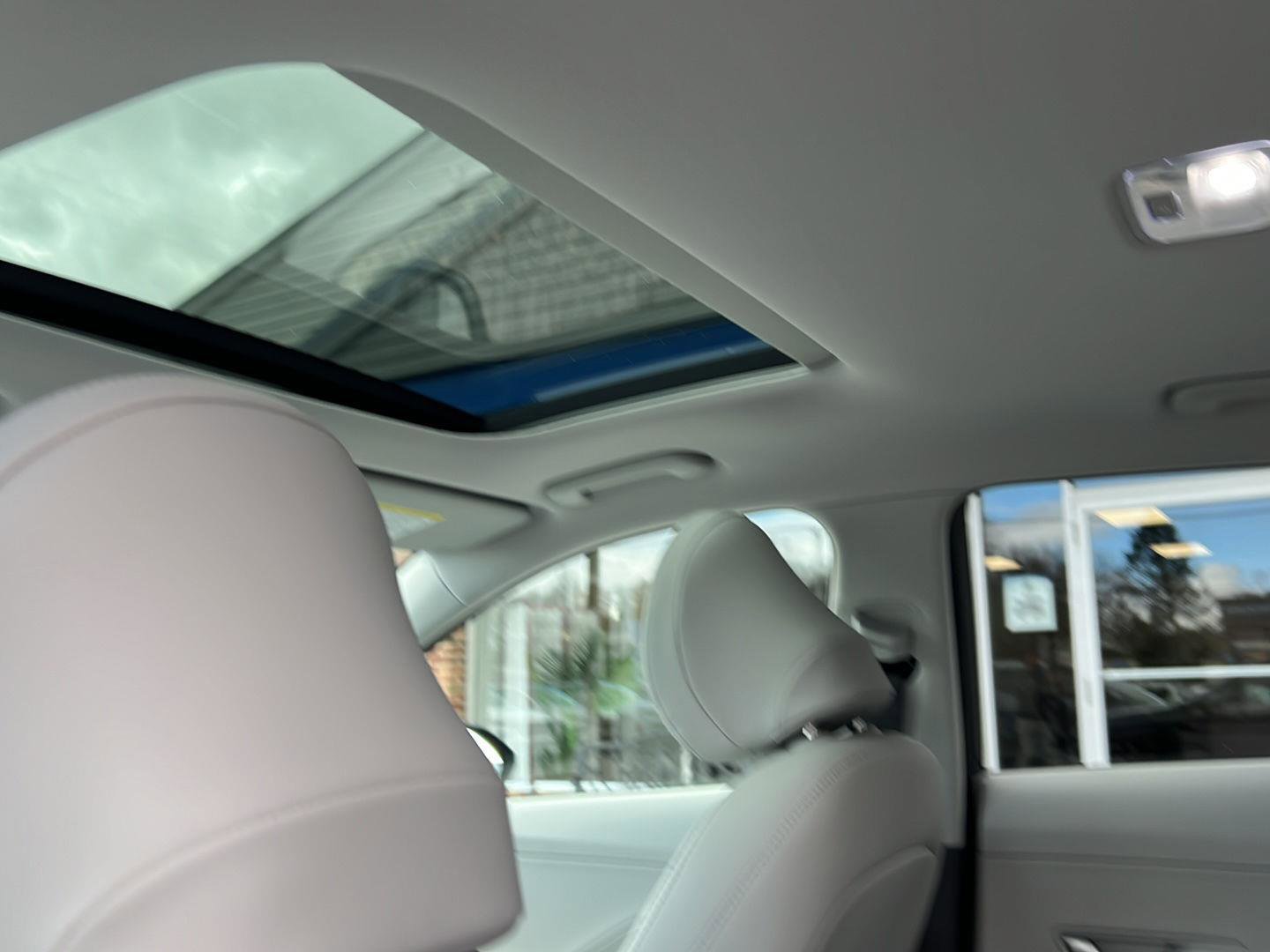 Used 2025 Hyundai Kona Limited image 9