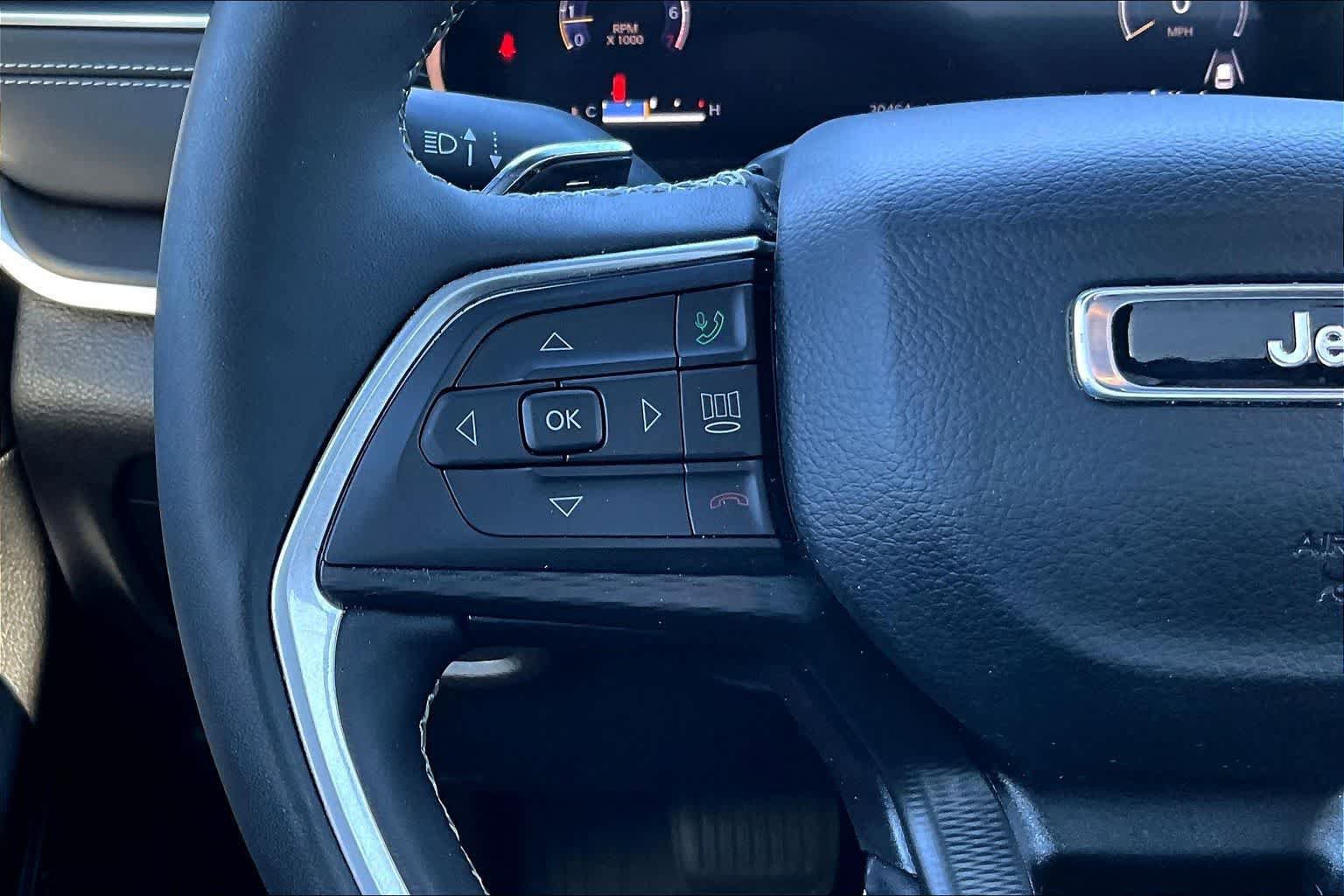 Used 2024 Jeep Grand Cherokee Altitude image 25