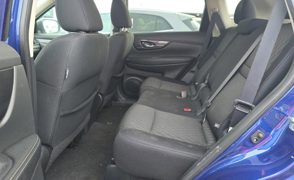 Used 2017 Nissan Rogue SV w/ SV Premium Package AWD/4WD image 16