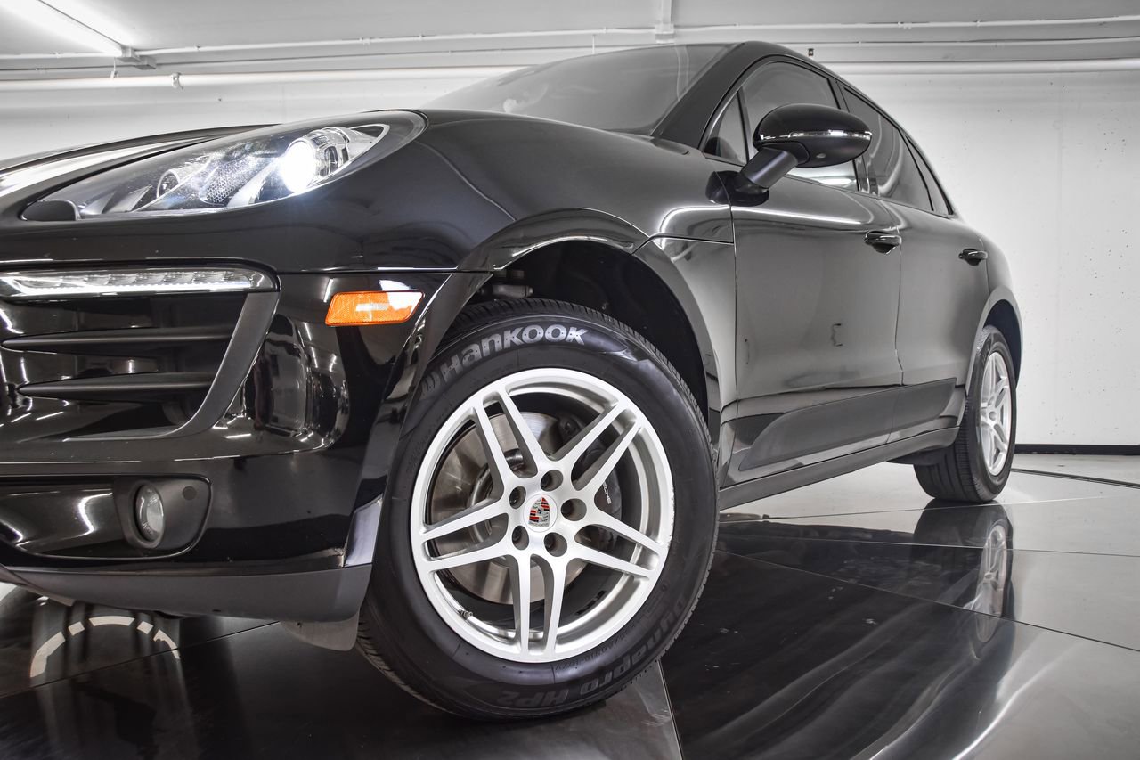 Certified 2018 Porsche Macan image 11