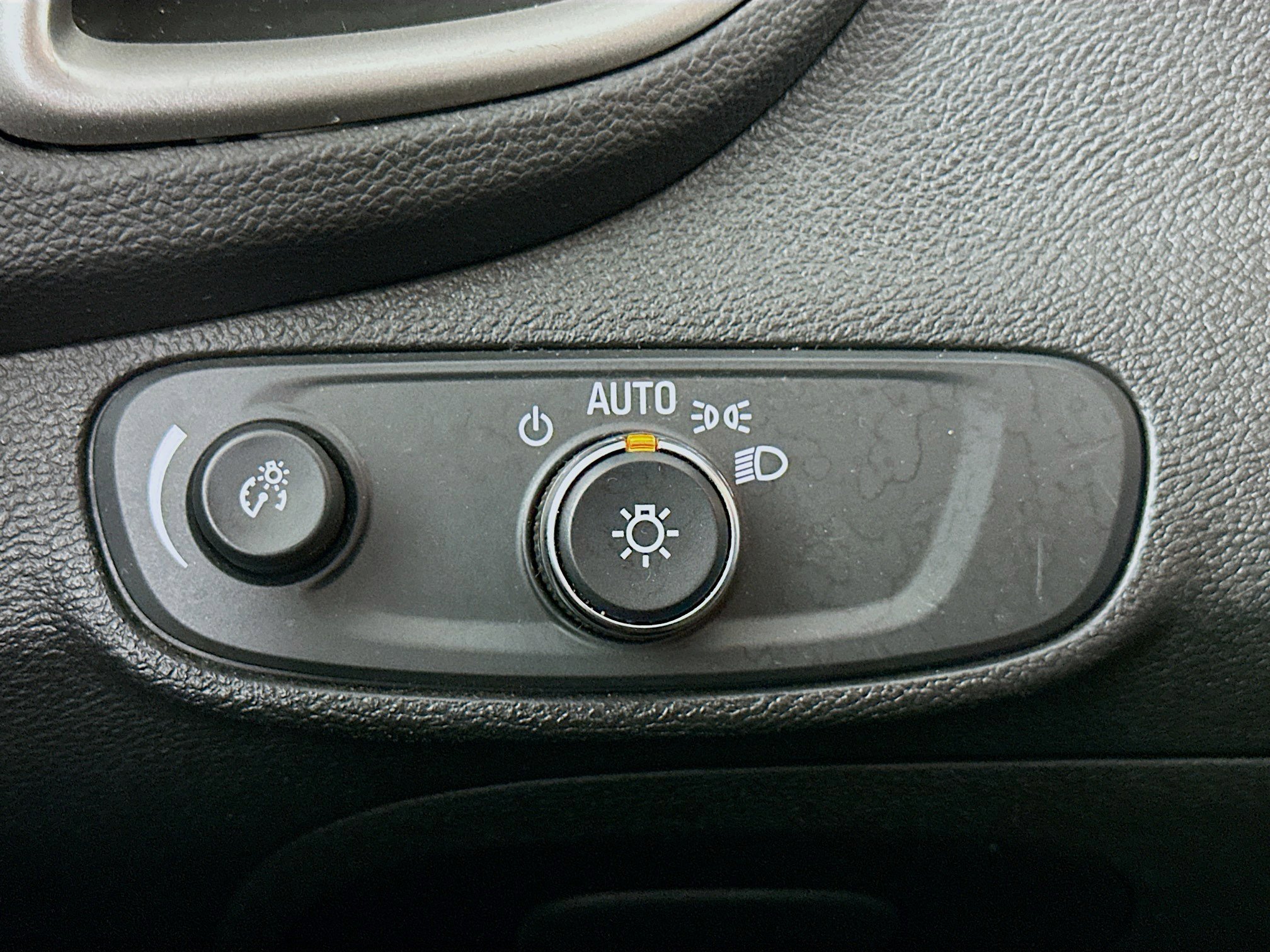 Used 2020 Chevrolet Trax LT w/ Driver Confidence Package image 17