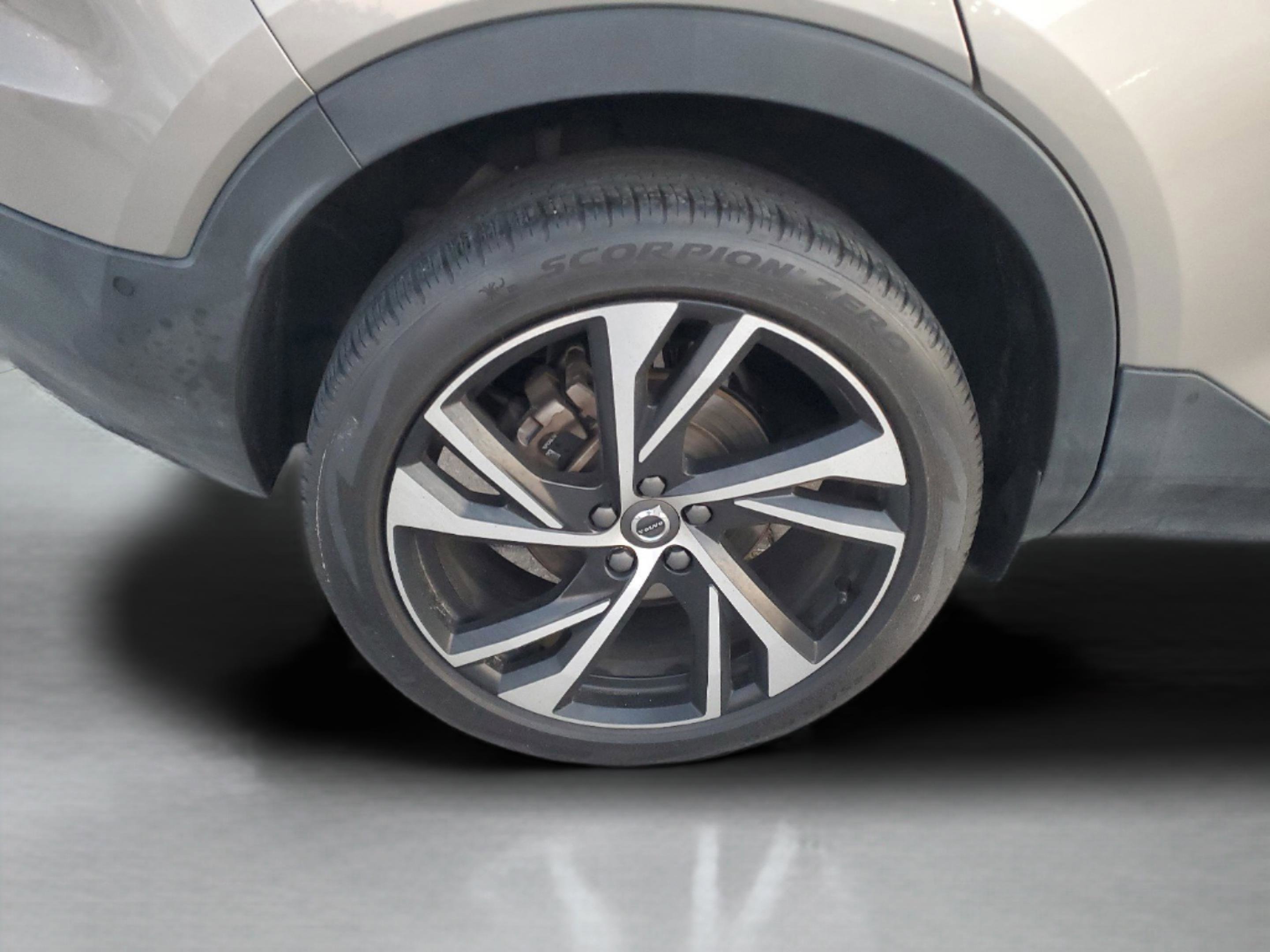 Used 2022 Volvo XC40 T5 R-Design w/ Advanced Package image 5