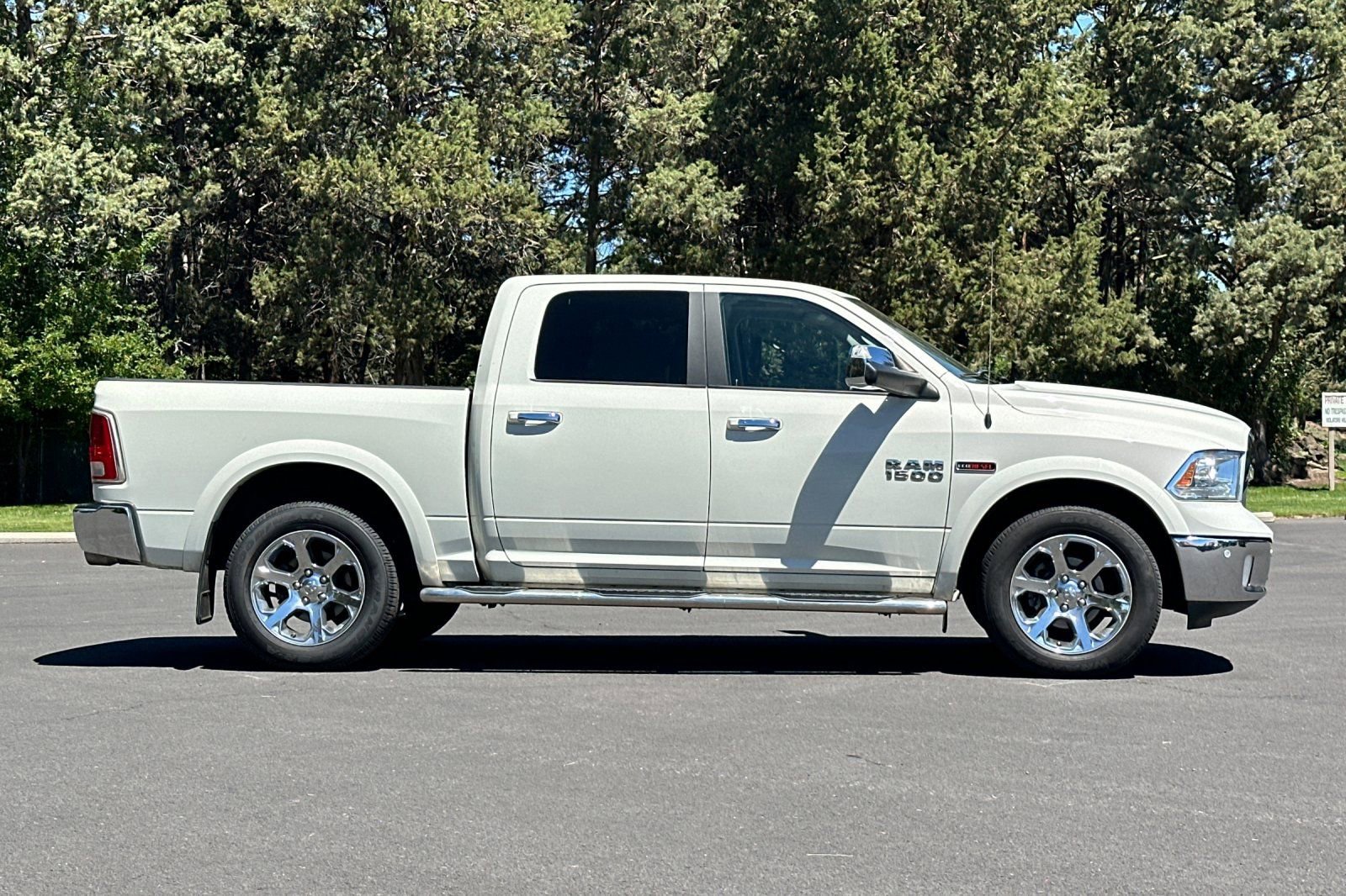 Used 2018 RAM 1500 Laramie w/ Convenience Group AWD/4WD image 3
