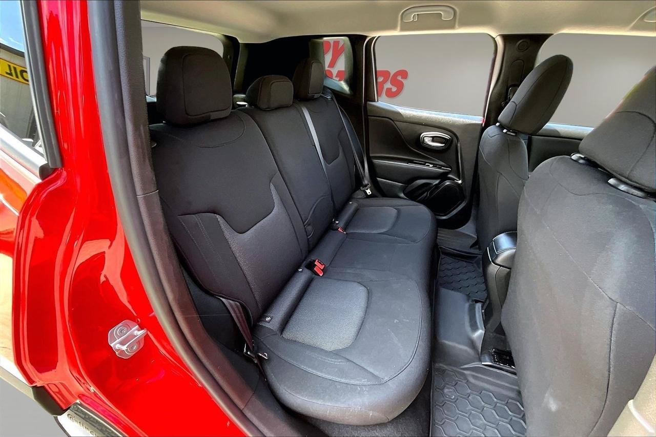Used 2023 Jeep Renegade Latitude AWD/4WD image 26