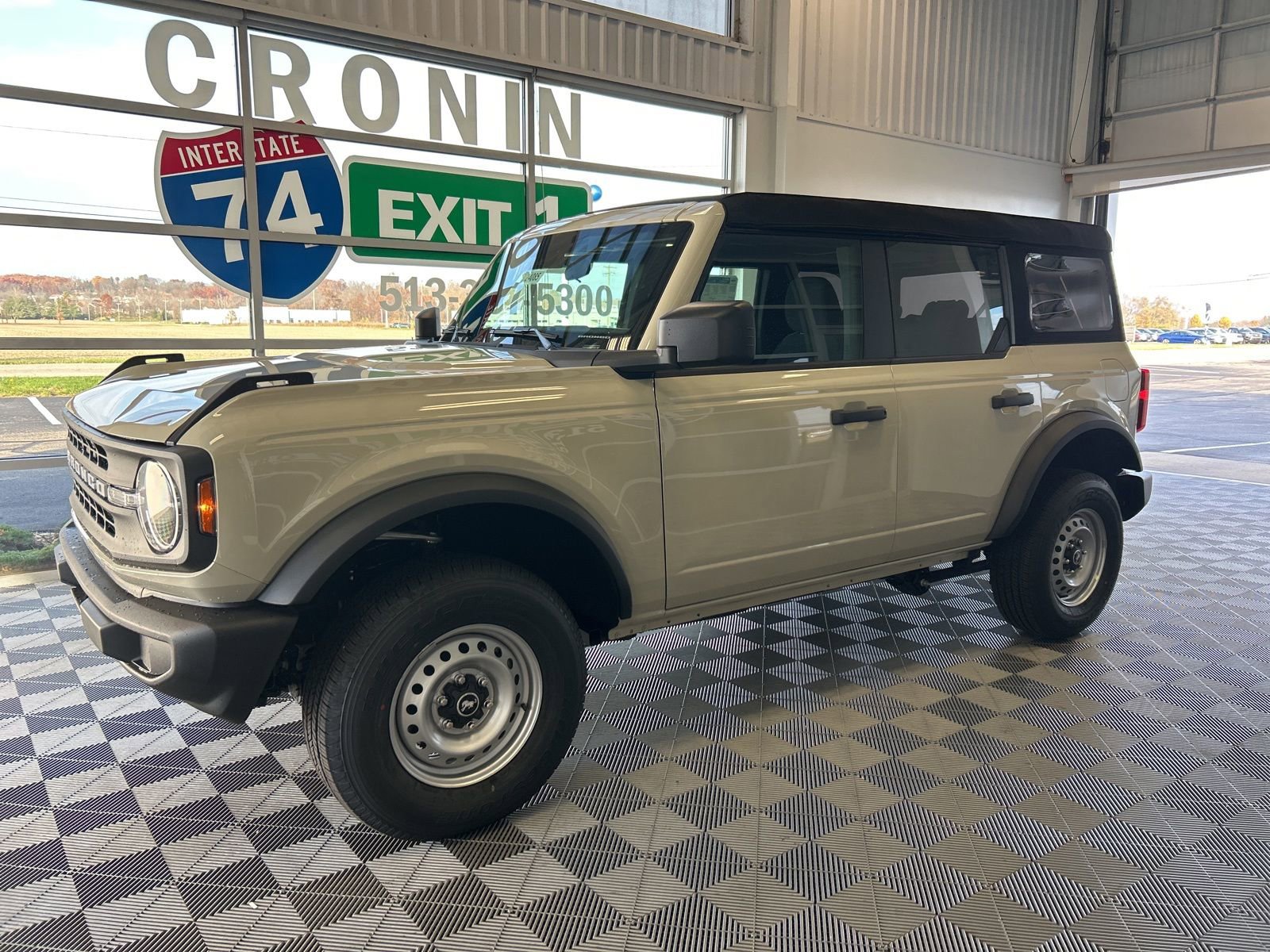 New 2025 Ford Bronco 4-Door image 3
