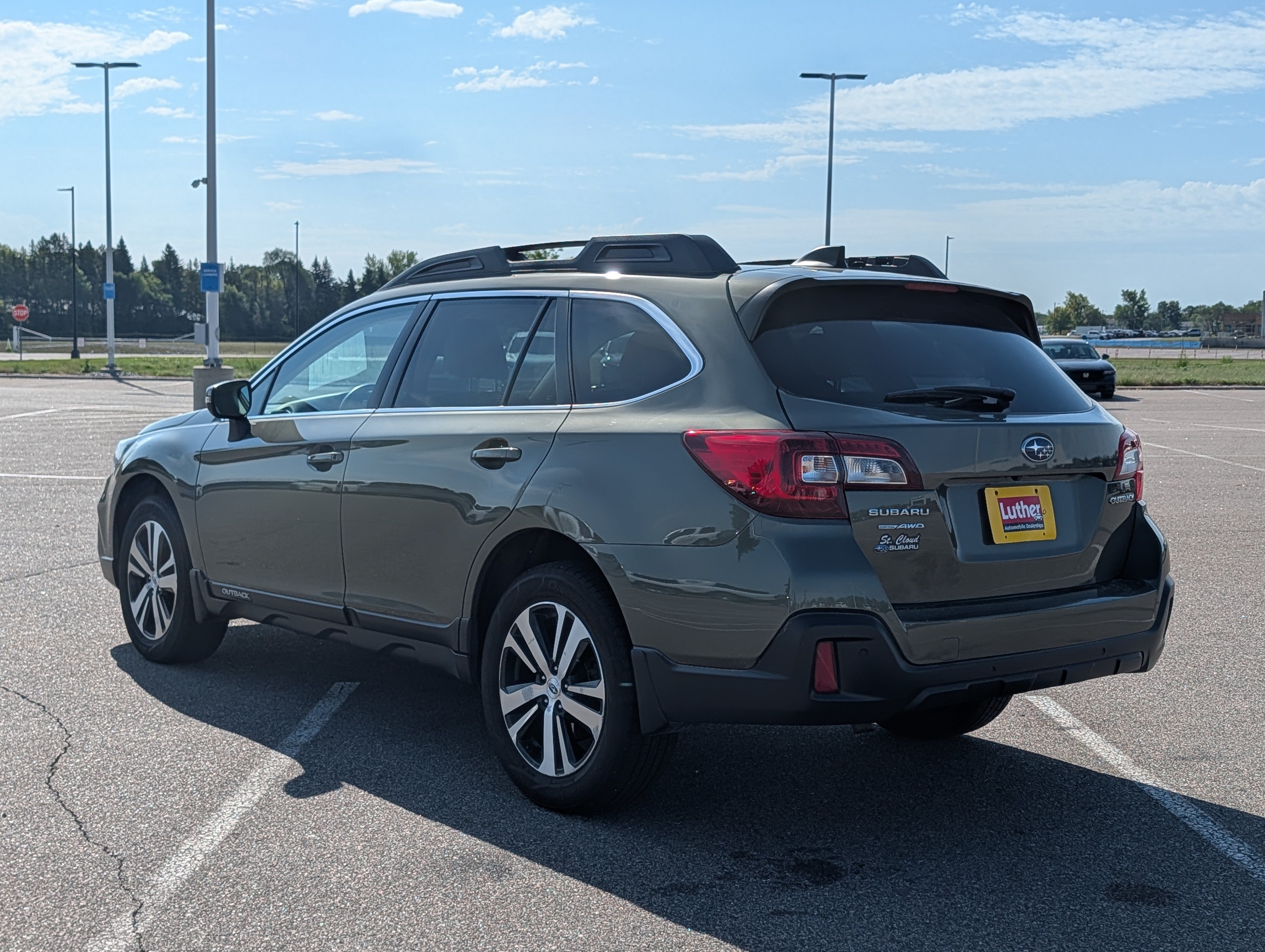Used 2019 Subaru Outback 2.5i Limited AWD/4WD image 3