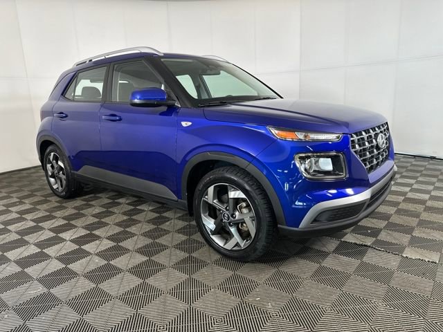 Used 2023 Hyundai Venue SEL image 2