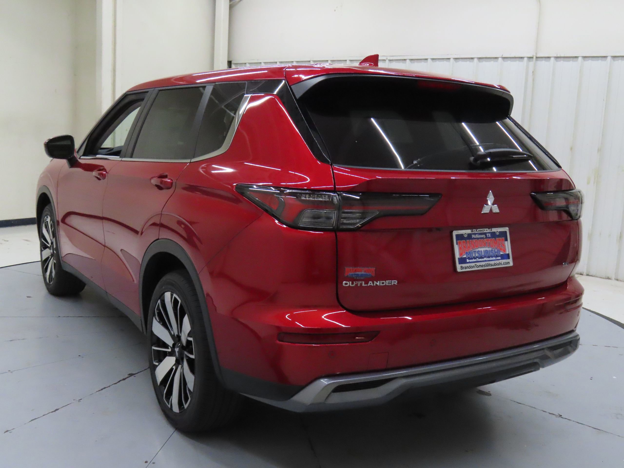 New 2025 Mitsubishi Outlander SE image 5