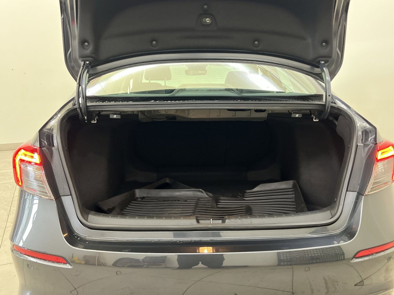 Used 2023 Honda Civic Touring image 24