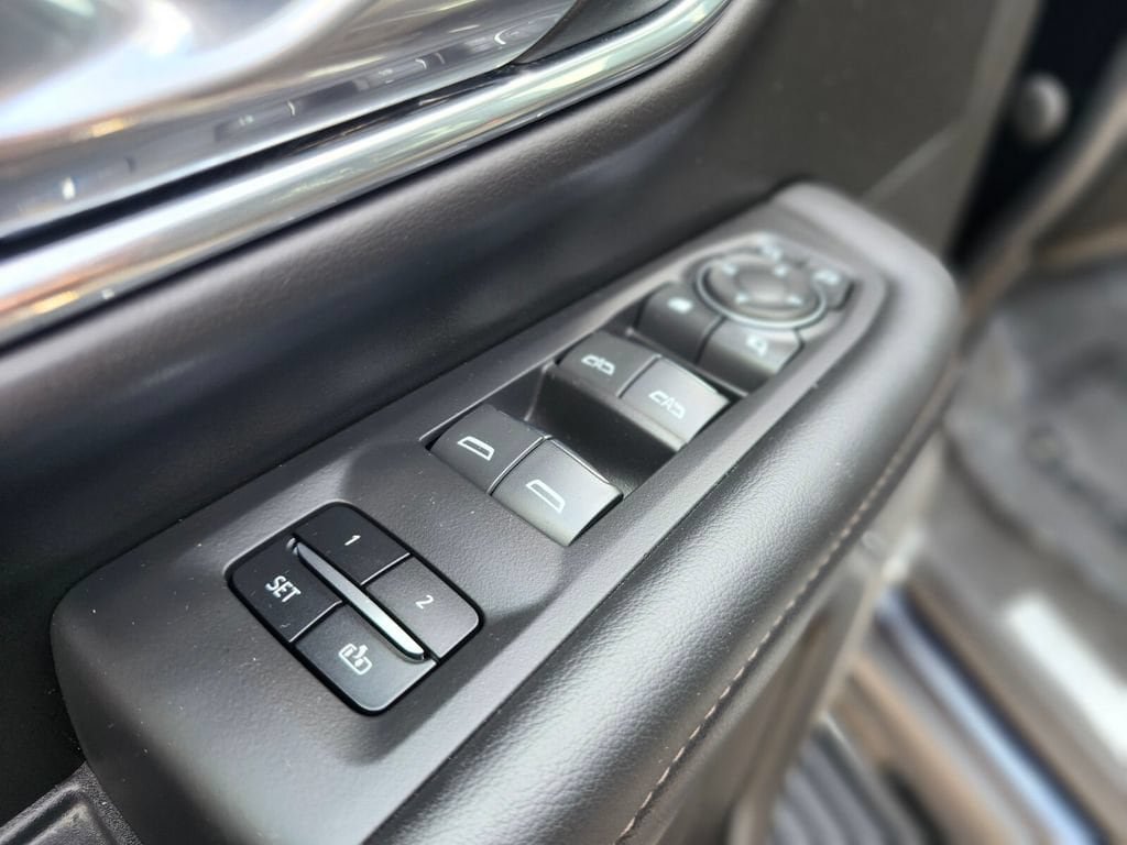 Used 2023 Chevrolet Tahoe High Country AWD/4WD image 17